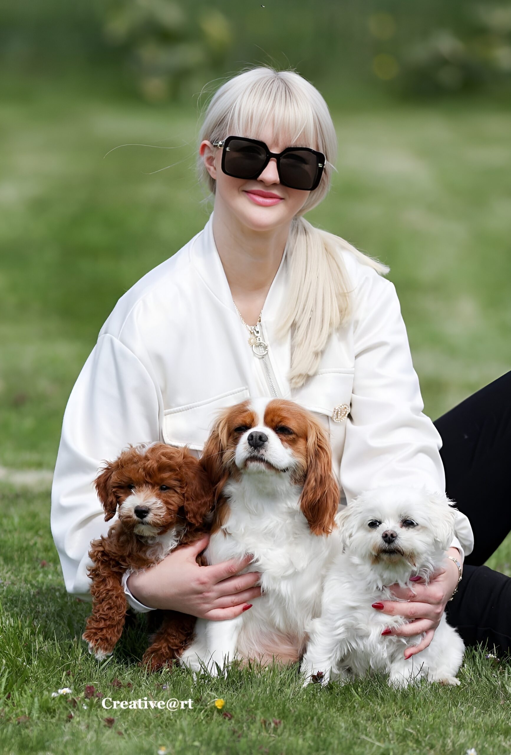 Ich mit meinen Hunden im Grünen